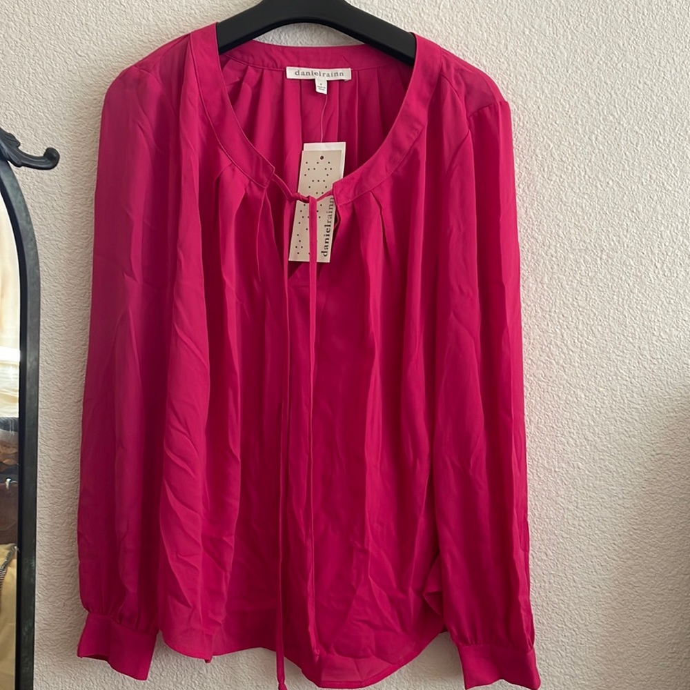 Daniel rainn~ Size S ~ Pink Top